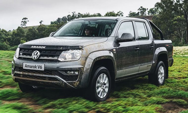 Amarok volante a la derecha, destinadas a Sudáfrica y Australia.