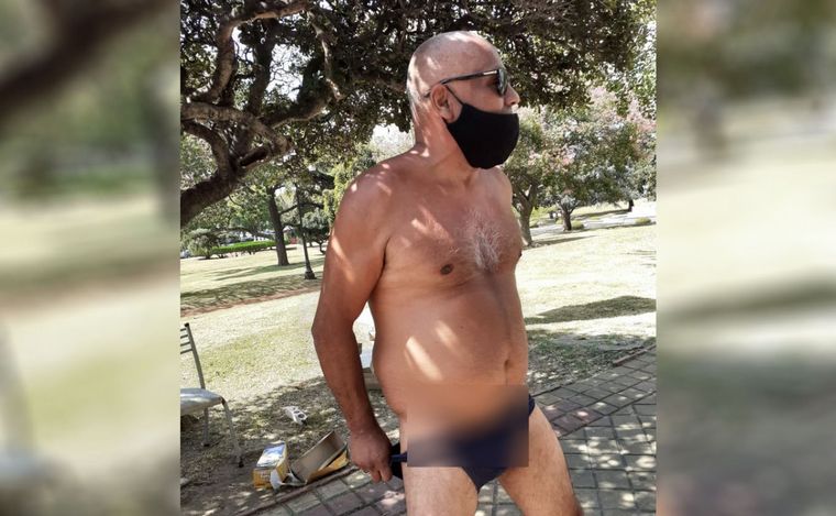 Un taxista se desnudó frente a una periodista en el medio de una protesta en Rosario