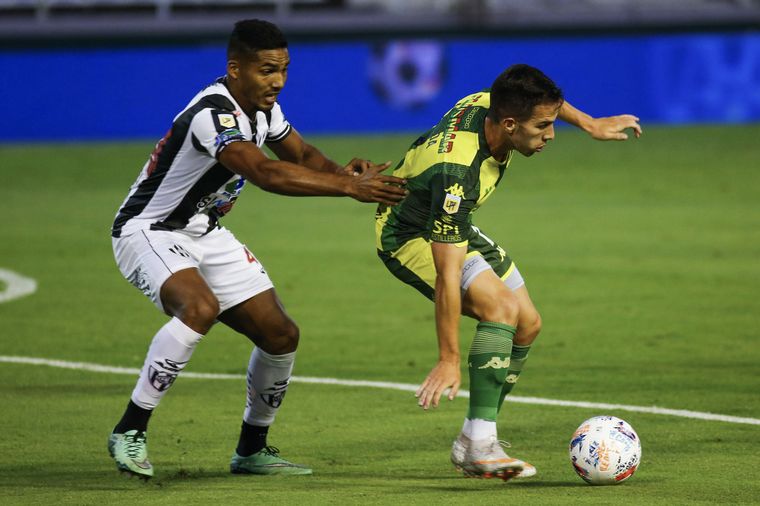 Central Córdoba venció 2-1 a Aldosivi y se acerca a la punta