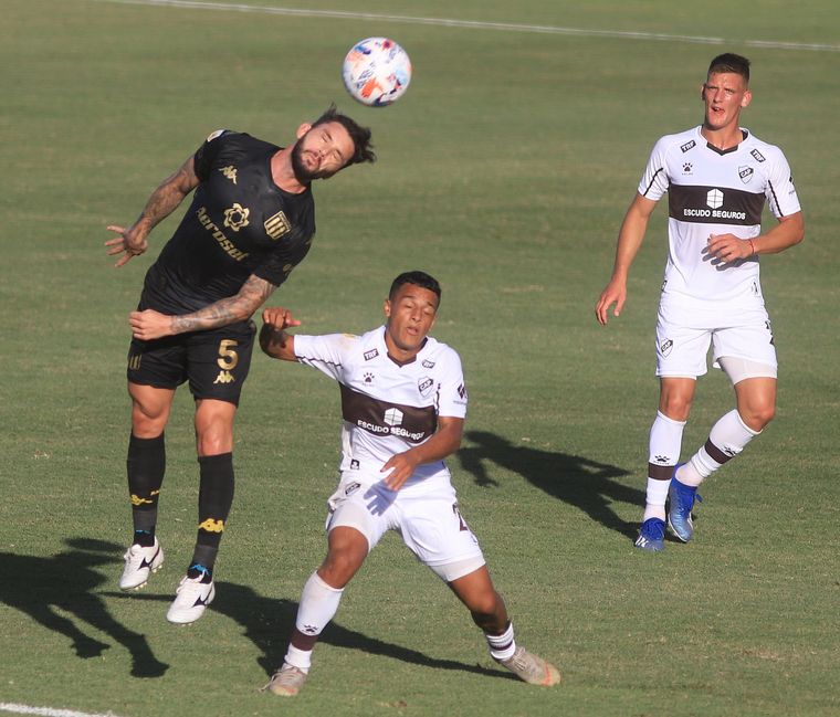 Racing volvió a Vicente López para visitar a Platense luego de 22 años