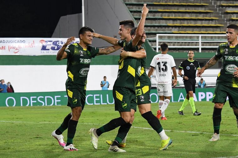 Defensa vapuleó a Newell''s, en la despedida de Kudelka