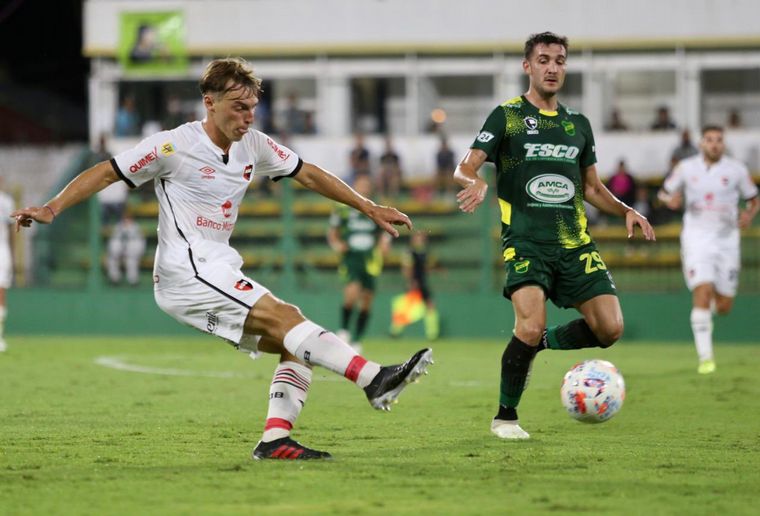 Defensa vapuleó a Newell''s, en la despedida de Kudelka