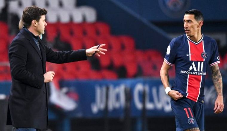 Di María, lo sustituyen, y le informan que fue robada su casa.