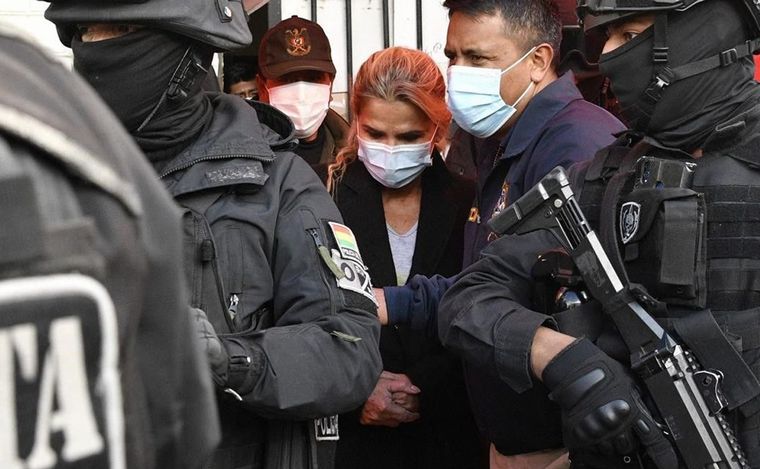 Jeanine Áñez es investigada por un supuesto golpe de estado.