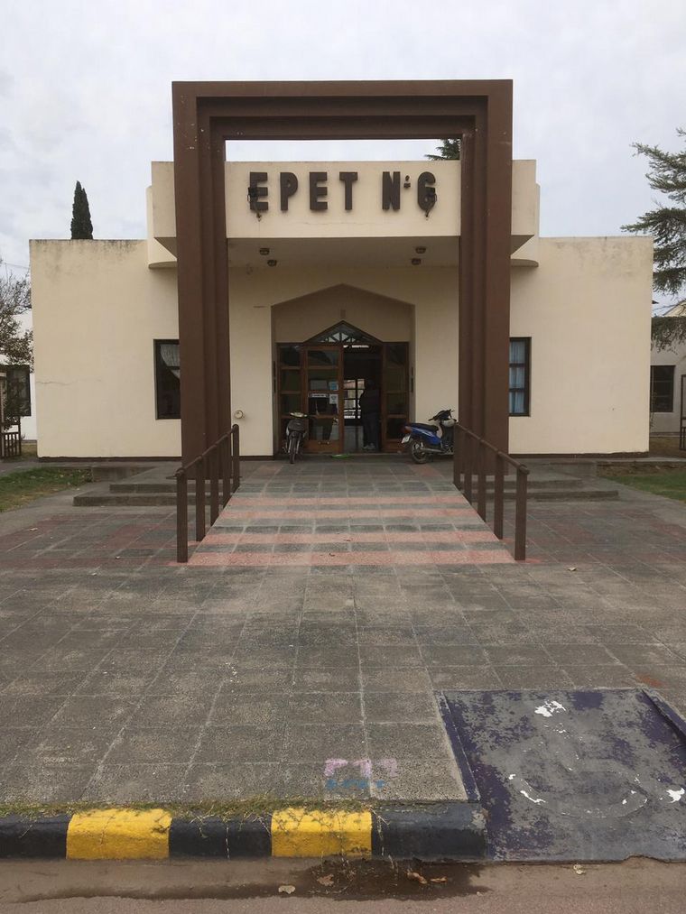 Duermen en una casilla rural para poder ir a la escuela