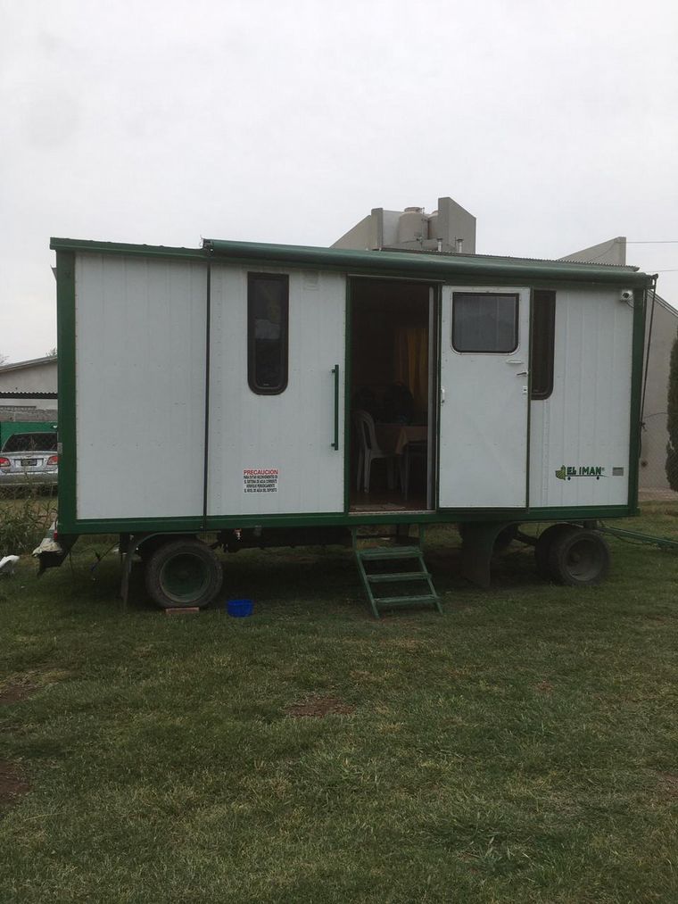 Duermen en una casilla rural para poder ir a la escuela