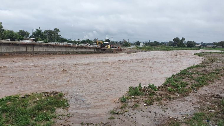 Fue intensa la lluvia en la ciudad de Córdoba.
