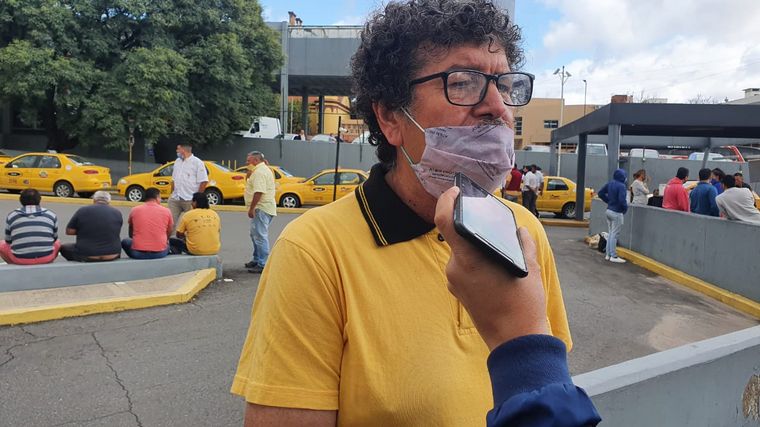 FOTO: Taxistas paran en Córdoba contra el transporte ilegal