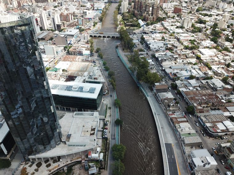 Imágenes de la crecida en la Costanera de Córdoba (Fotos: Municipalidad de Córdoba)