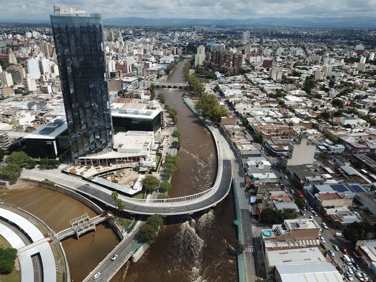 Imágenes de la crecida en la Costanera de Córdoba (Fotos: Municipalidad de Córdoba)