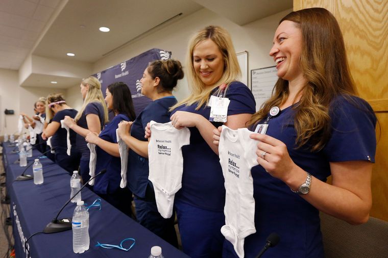 FOTO: 16 enfermeras de un hospital se embarazaron al mismo tiempo