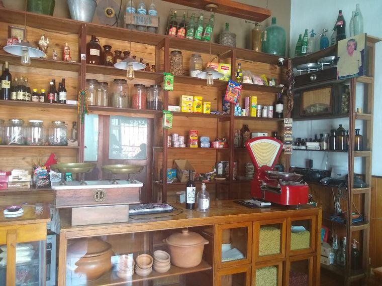 FOTO: La Casona de Manolo, un restaurante con objetos antiguos