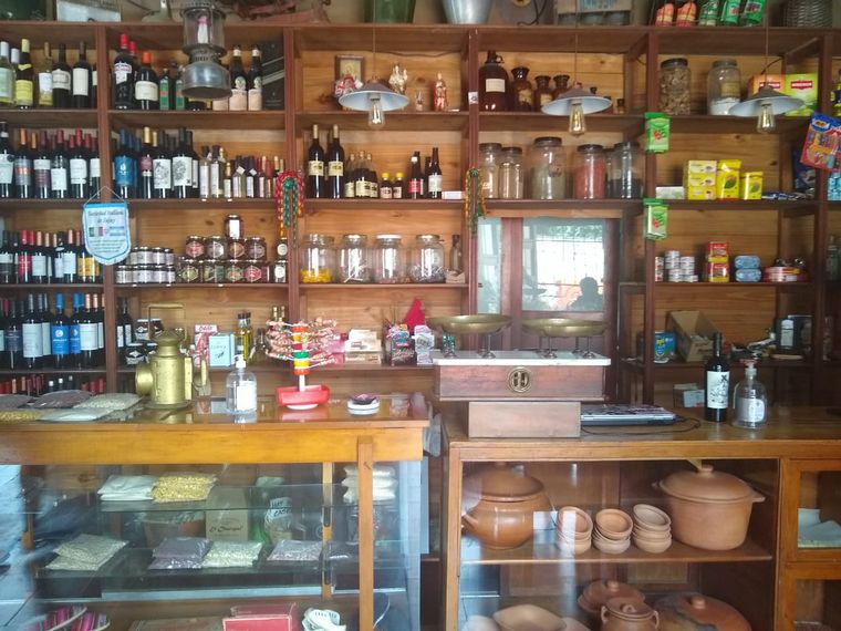 La Casona de Manolo, un restaurante con objetos antiguos