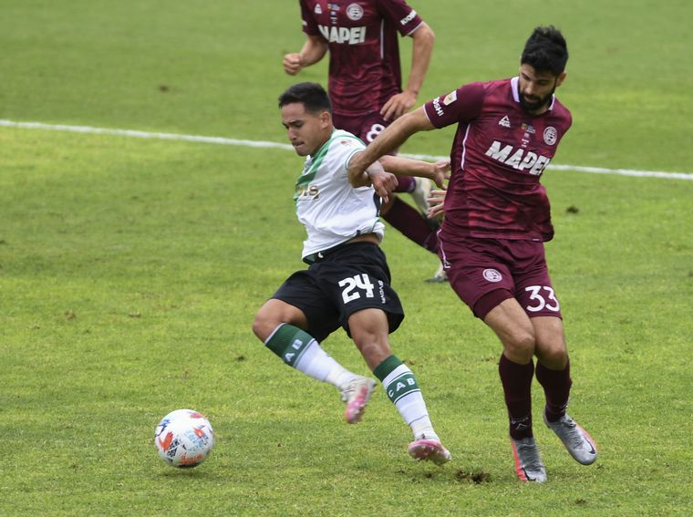 Banfield superó a Lanús y festejó en el Clásico del Sur.