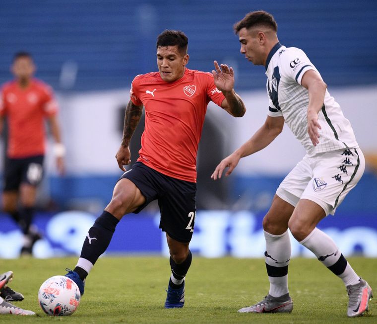 Vélez venció a Independiente y es único líder de la Zona B