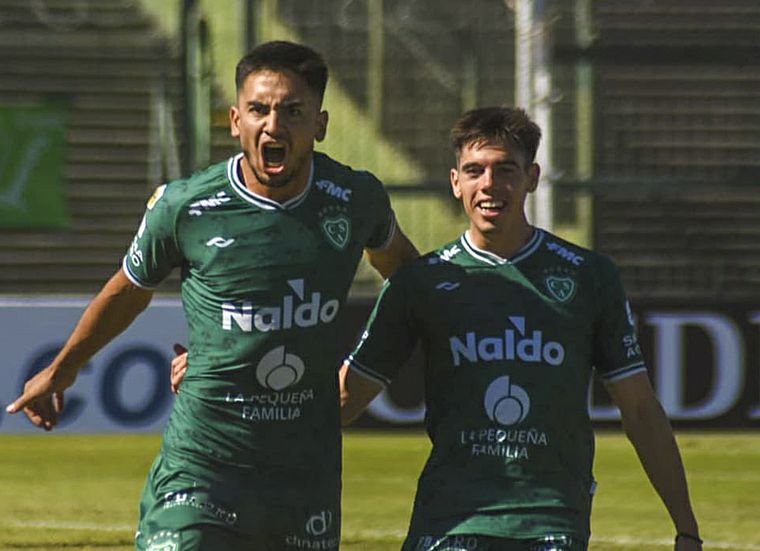 Sarmiento ganó por 3-1 y sumó su primera victoria