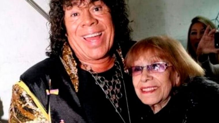 El artista le dedicó unas palabras a Esilda Rufino de Jiménez.