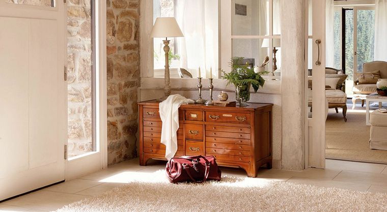 El recibidor es un espacio ideal para colocar esos muebles u objetos antiguos