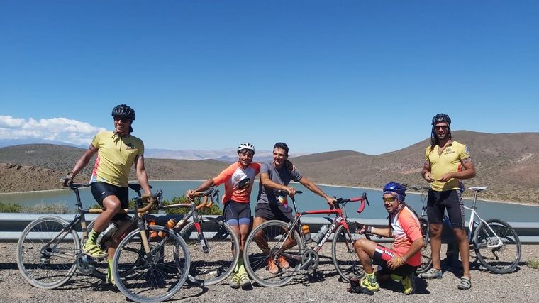 AUDIO: Tres amigos cruzaron 11 provincias en bicicleta por ruta 40