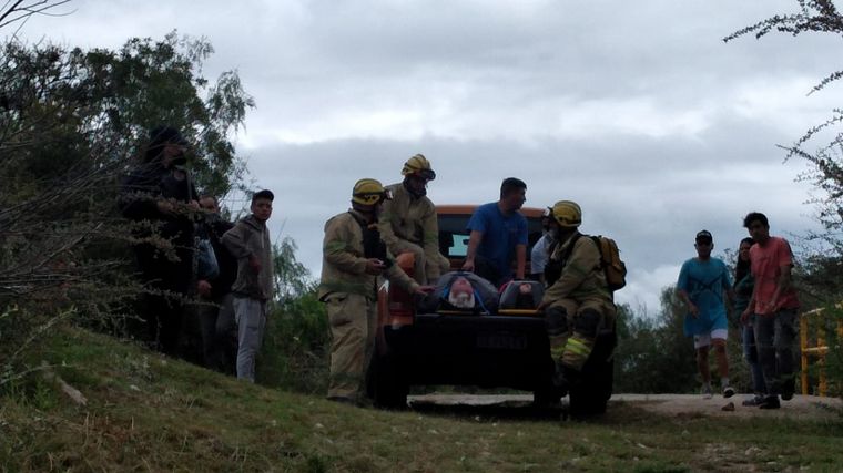 Una pareja cayó de tres metros en la aerosilla de Los Cocos.
