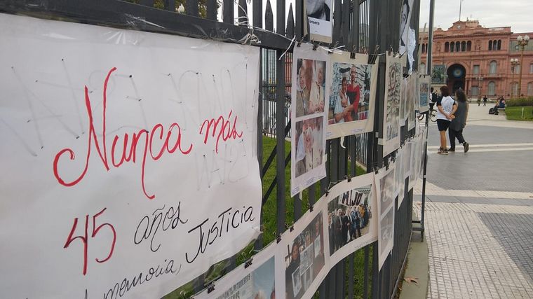 Marcha por el 24 de marzo en Plaza de Mayo.