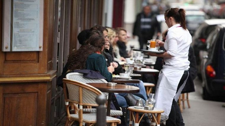 Mendoza extendió una hora la restricción horaria.