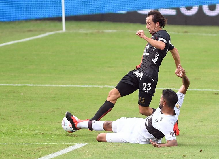 Colón se lo dio vuelta a Platense por 3-1 y sigue puntero