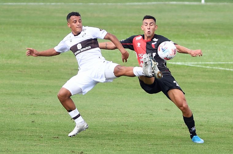 Colón se lo dio vuelta a Platense por 3-1 y sigue puntero