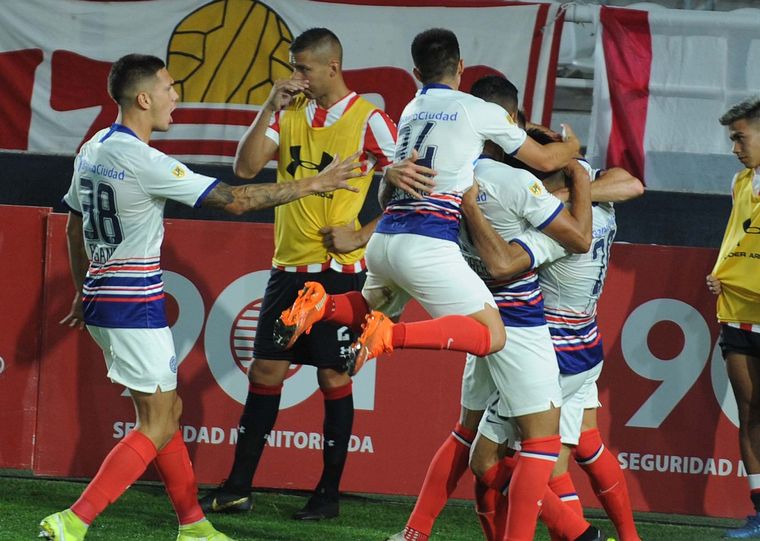 San Lorenzo venció a Estudiantes en La Plata.