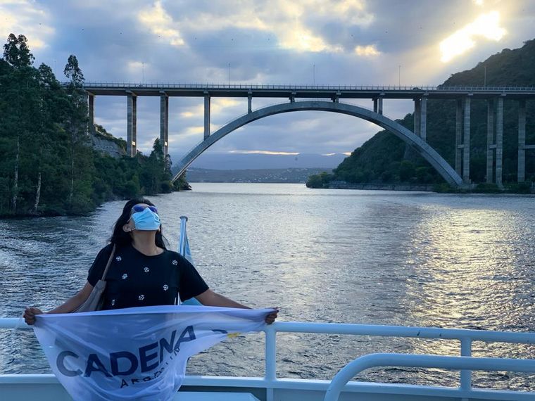 Un recorrido por el Lago San Roque en catamarán