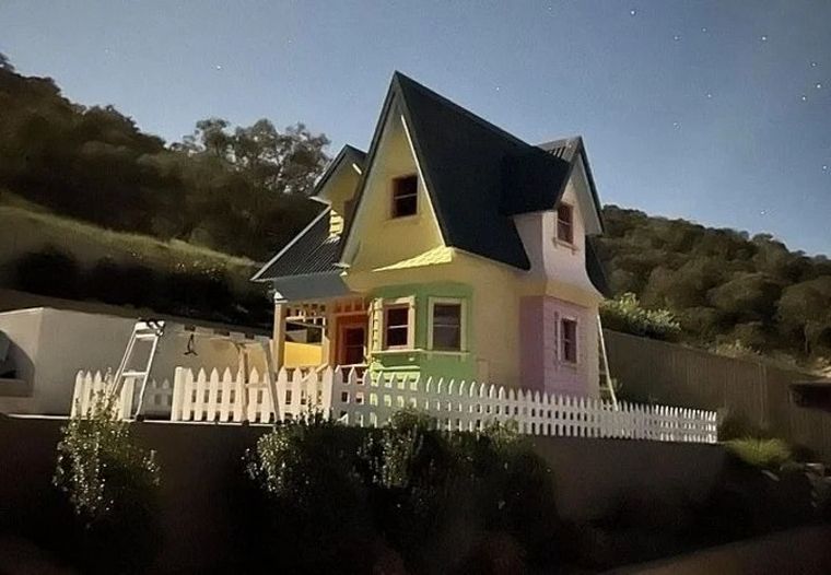 FOTO: Construyó la casa de la película Up como regalo a su hijo