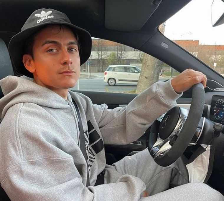 Dybala participó de una fiesta junto a amigos y llegó la policía