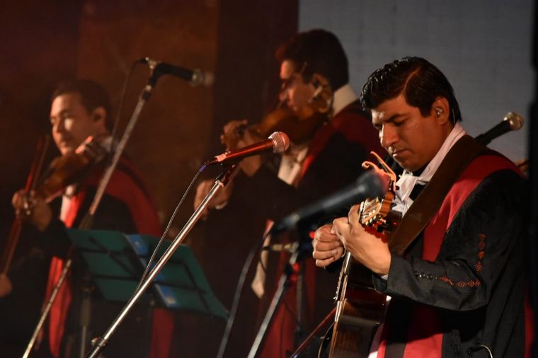 Emocionante show del Chaqueño Palavecino en Cosquín.