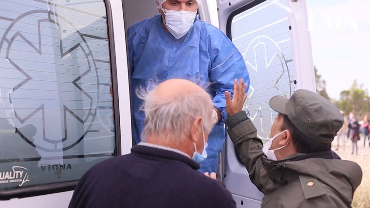 Video: la reacción de un médico enojado con los bloqueos