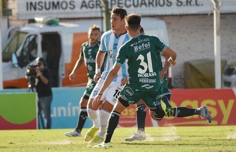 Atlético Tucumán superó a Sarmiento por 2-1 en Junín