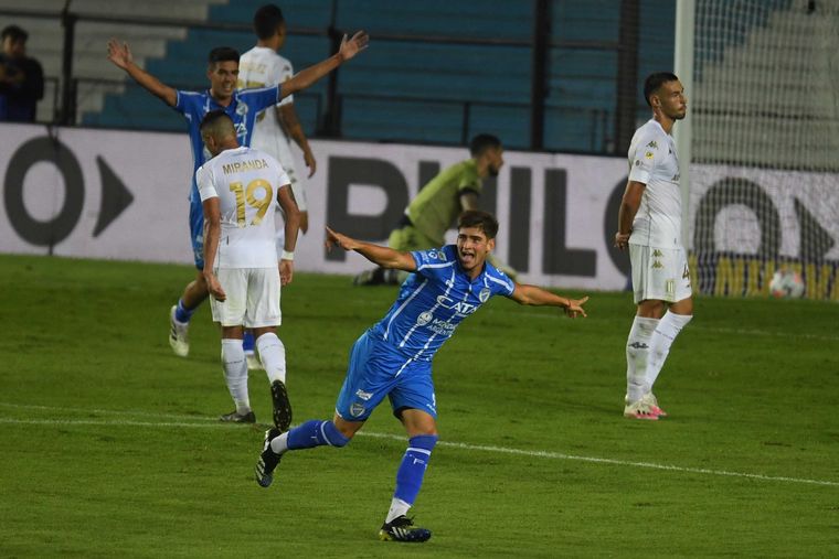El equipo mendocino se llevó una gran victoria de Avellaneda. 