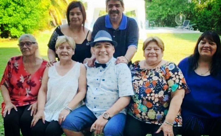 Una de las últimas de Maradona con su familia.