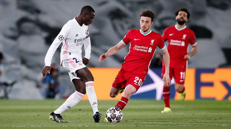 El Real Madrid superó por 2-1 a Liverpool como local.