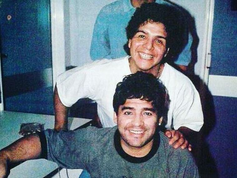 El hermano de Maradona en terapia intensiva por Covid-19