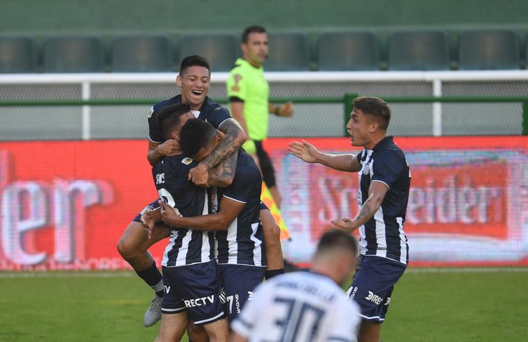 Michael Santos abrió el marcador para Talleres ante Vélez por Copa Argentina.