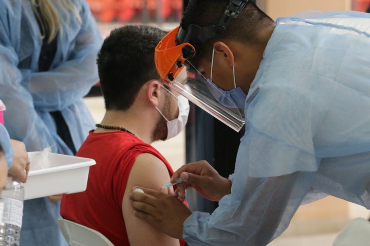 FOTO: Ya se vacuna en el Orfeo Superdomo de Córdoba.