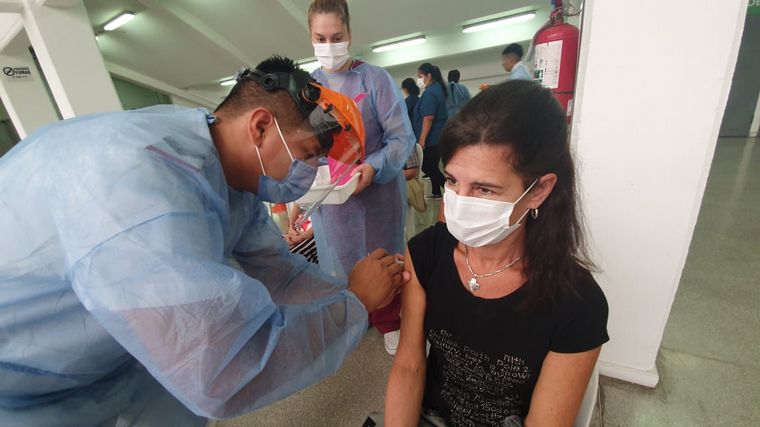 FOTO: Ya se vacuna en el Orfeo Superdomo de Córdoba.