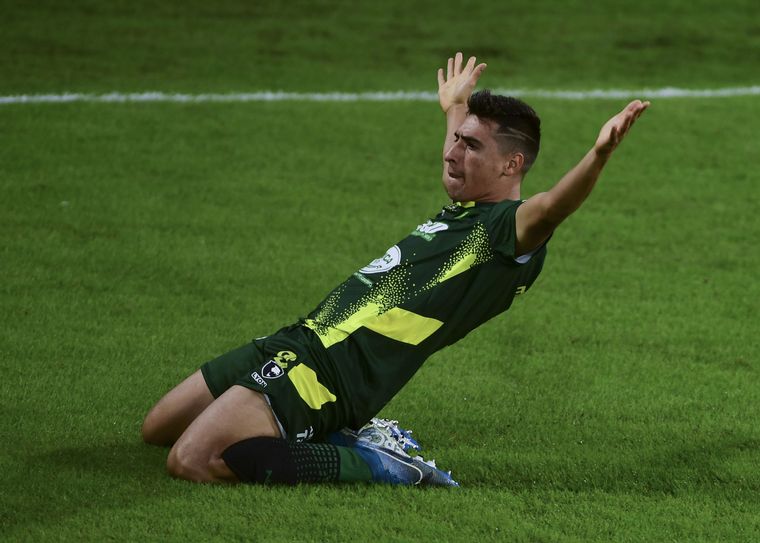 Con goles en contra, Defensa le regaló el empate a Talleres