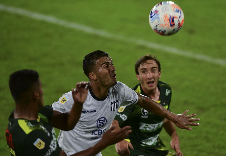 FOTO: Con goles en contra, Defensa le regaló el empate a Talleres