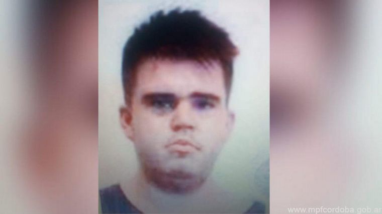 Emanuel Robles tiene 26 años.