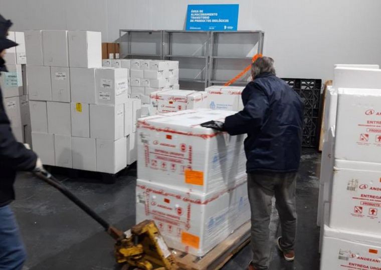 Córdoba recibió 6.300 dosis para el interior provincial