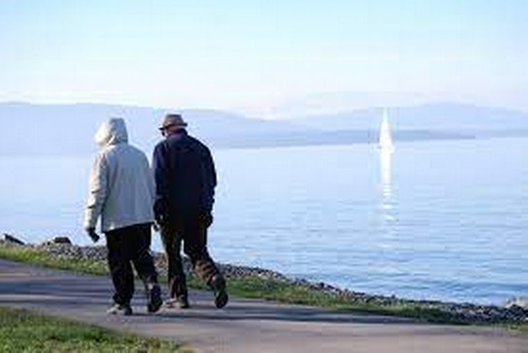 Detectan 25 casos de Covid-19 en un contingente de jubilados (Foto ilustrativa)