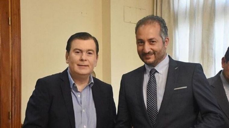 A la derecha, Ibrahim Mahmoud Abdou Saad Khalifa (Foto: Twitter)