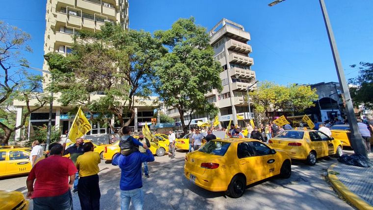 FOTO: Caos en el tráfico de Córdoba por la marcha de los taxistas