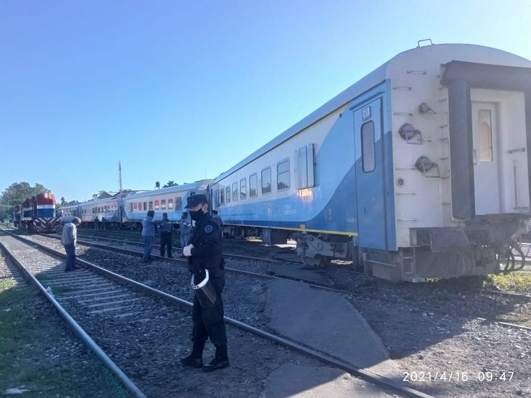 Hay al menos 400 personas varadas por el descarrilamiento del tren